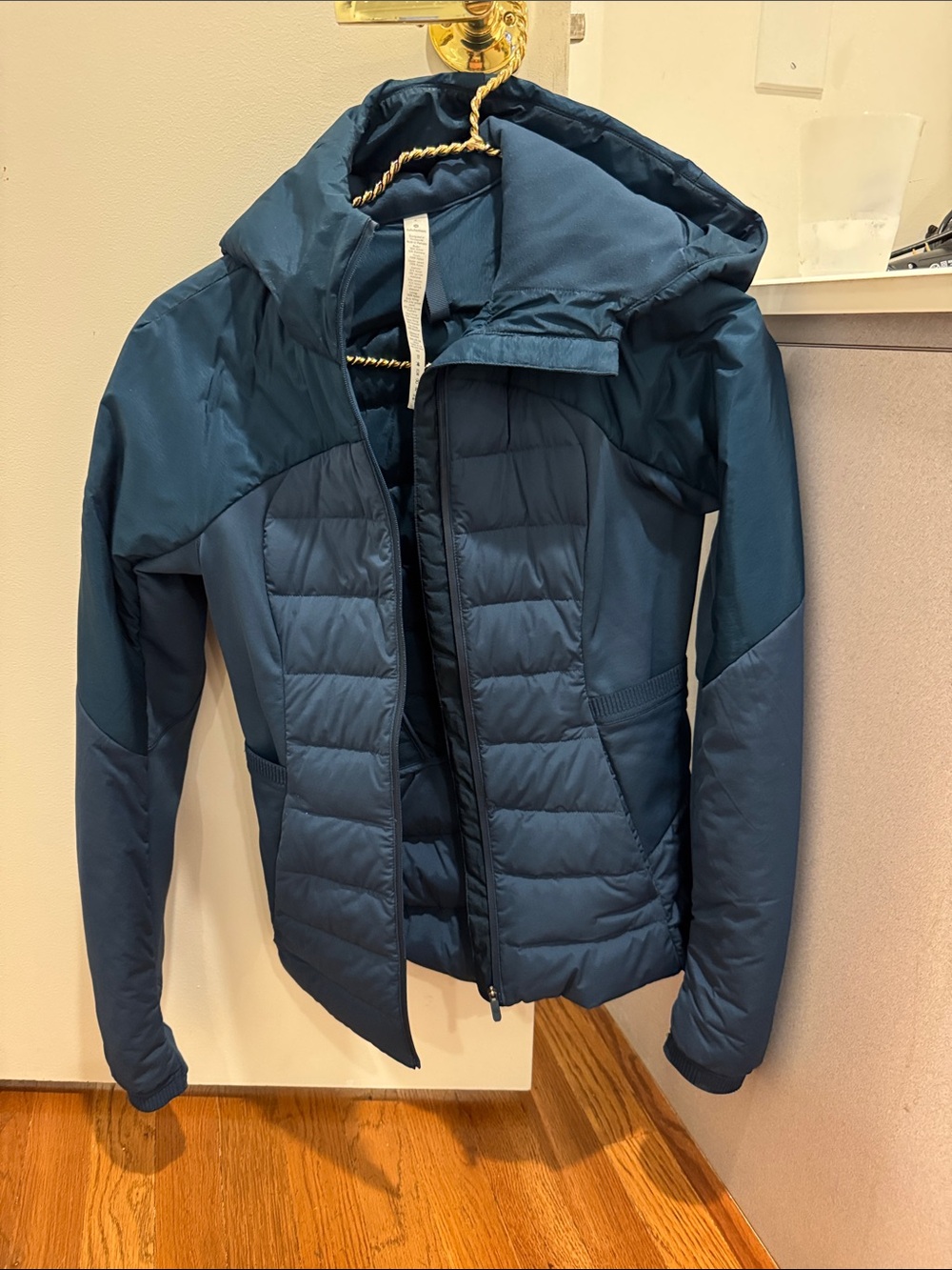 Lululemon Women's Quilted Hooded Jacket in Teal Blue